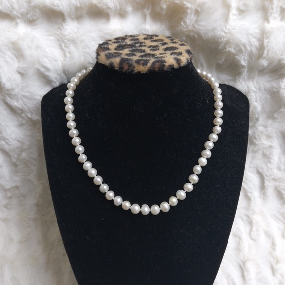 Vintage Elegant Choker Style Pearl Necklace - Picture 4 of 5